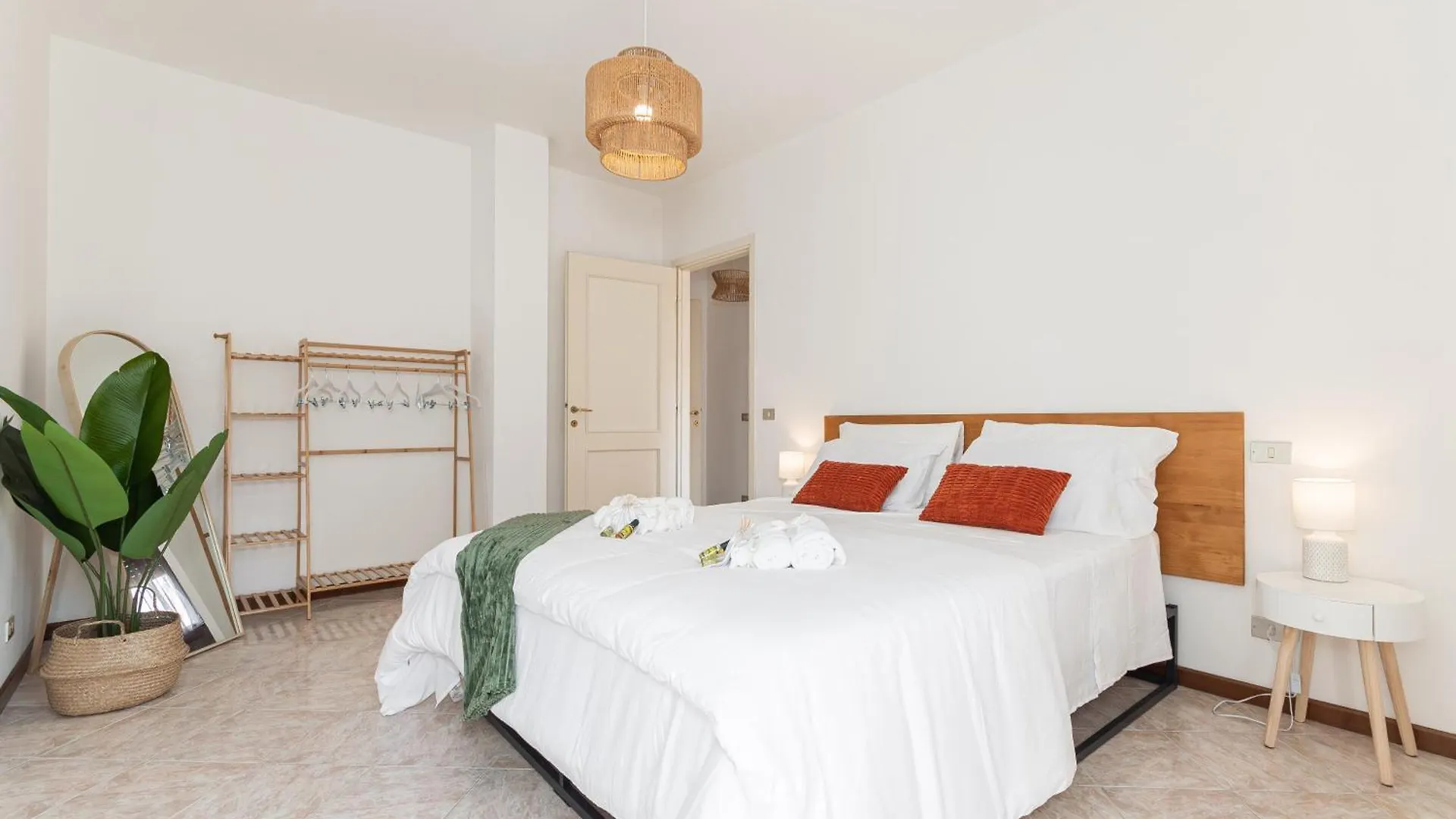 Apartment Mediterranee - 200M Dal Mare, Parcheggio Privato, Idromassaggio Imperia